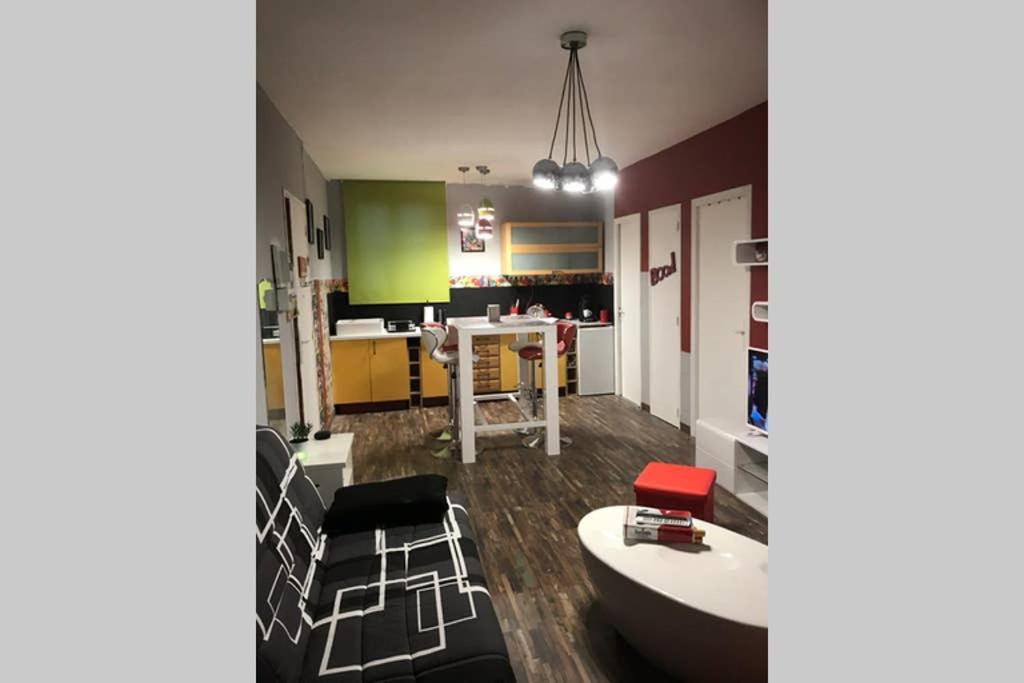 Appartement Style Pop Art Avec Garage Centre Historique Béziers Eksteriør billede