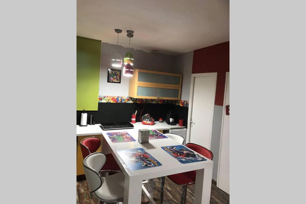 Appartement Style Pop Art Avec Garage Centre Historique Béziers Eksteriør billede